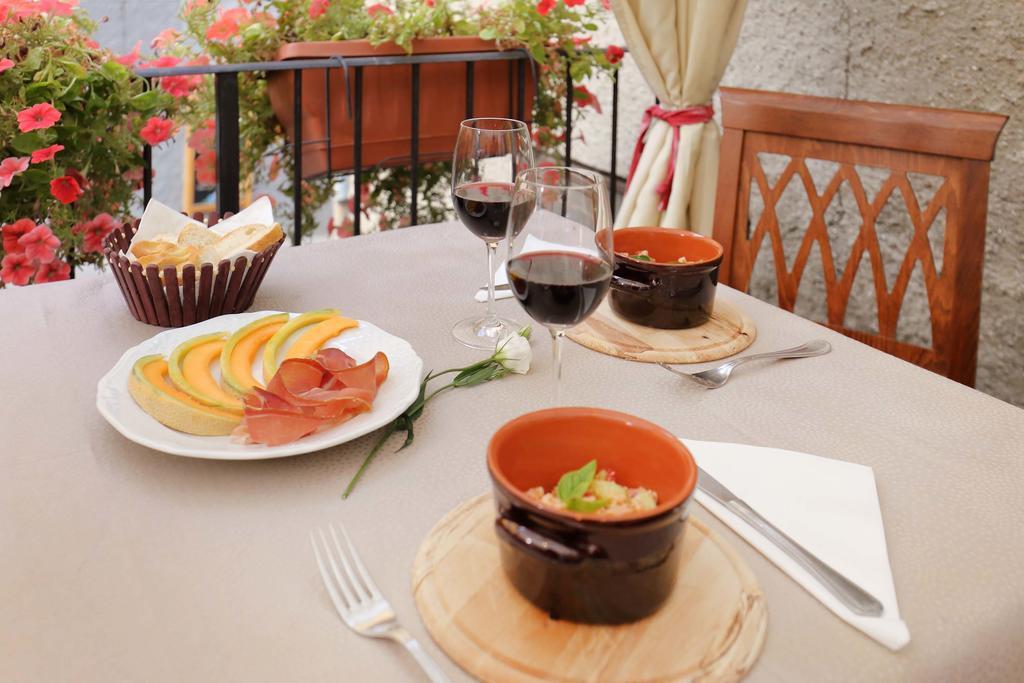 Antica Dimora Patrizia Hotel Montecarlo Exterior photo